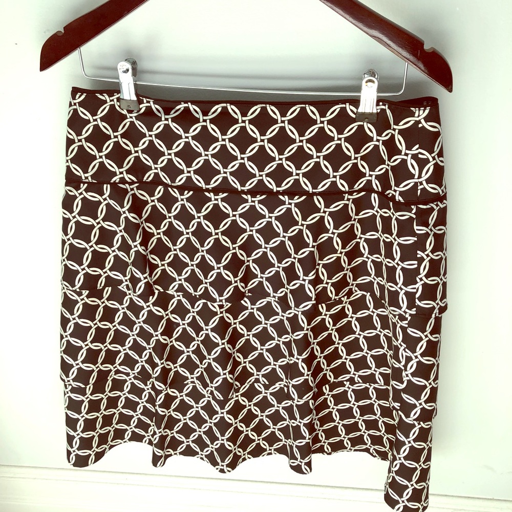 White House Black Market Black/White skirt, Size 8
